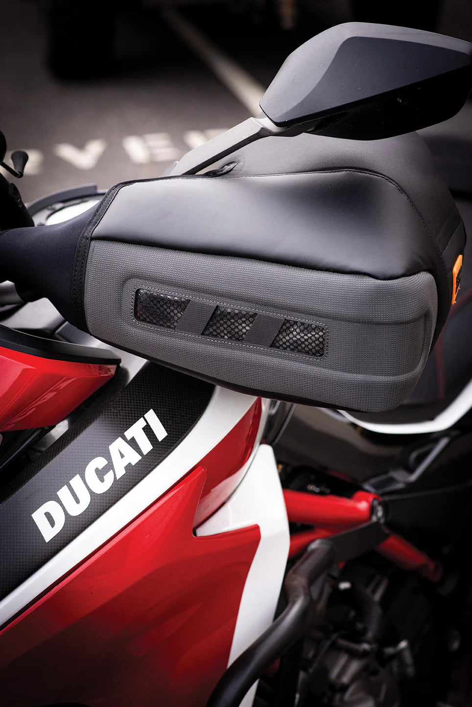 Alcan CF — Clear Front version